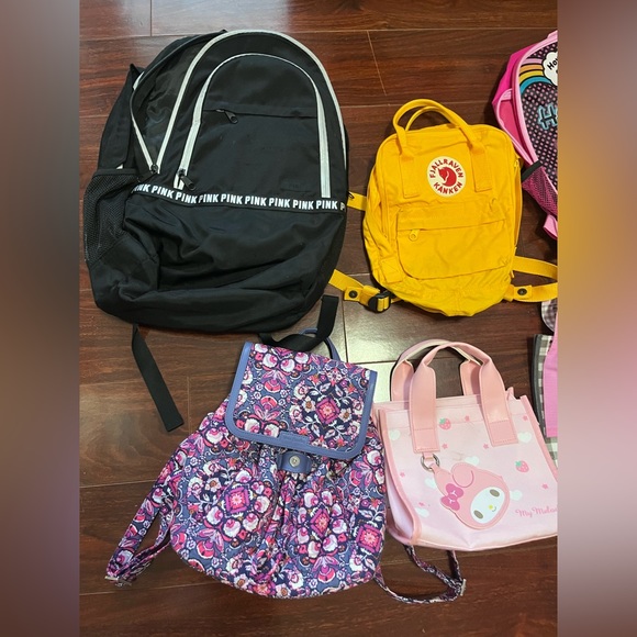 backpacks - Picture 2 of 4